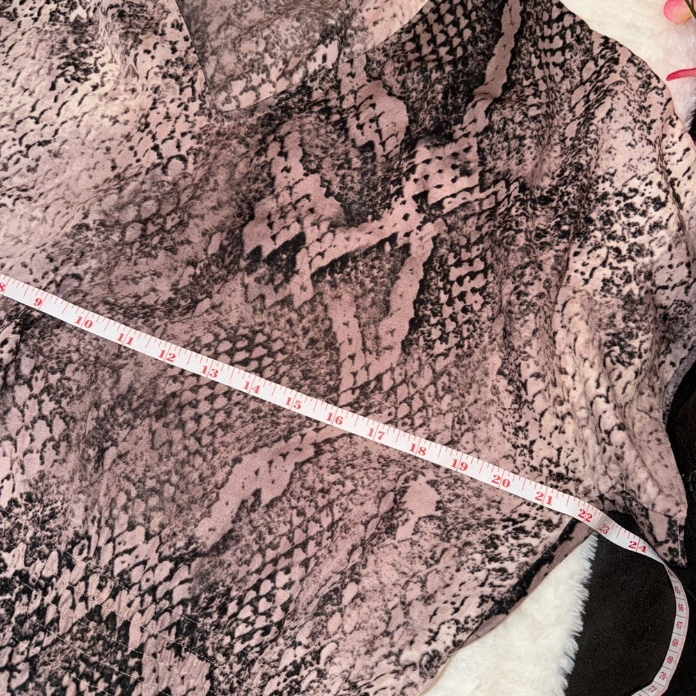 3 x 20$ Calvin Klein Pink Snake-Print V-Neck Top Size S - Picture 4 of 6